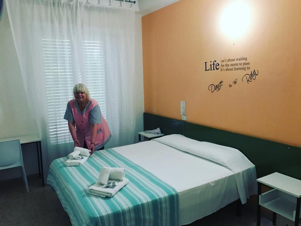 Hotel Nova Dhely Римини Экстерьер фото