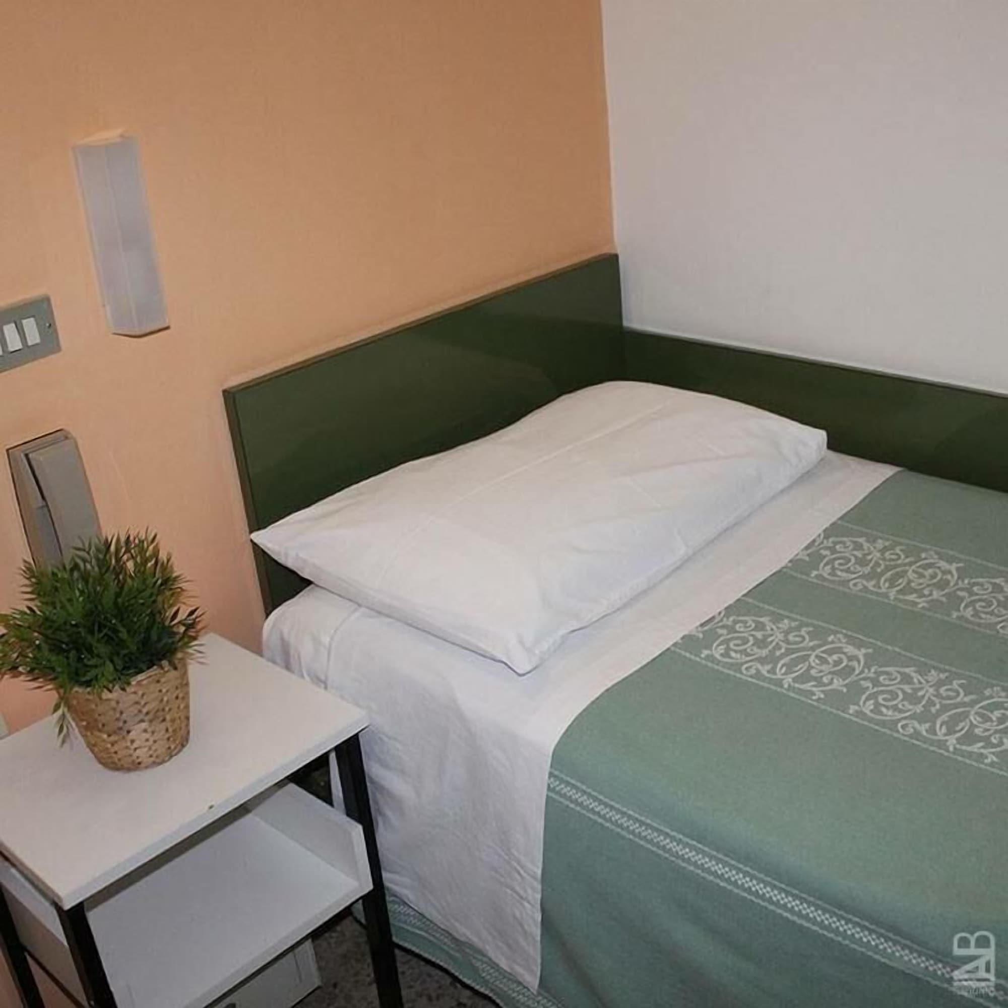 Hotel Nova Dhely Римини Экстерьер фото