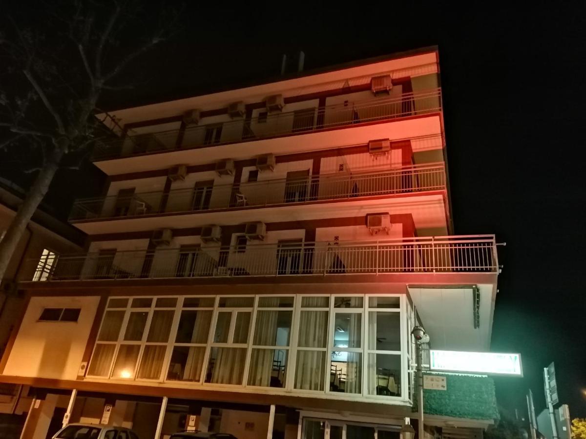Hotel Nova Dhely Римини Экстерьер фото