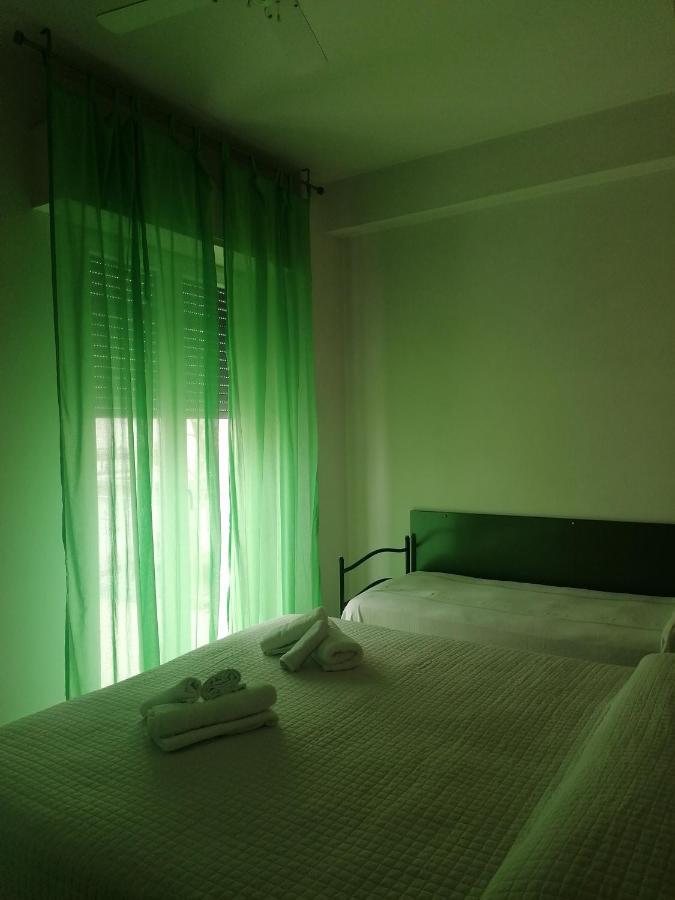 Hotel Nova Dhely Римини Экстерьер фото