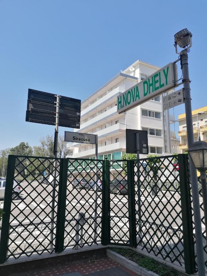 Hotel Nova Dhely Римини Экстерьер фото