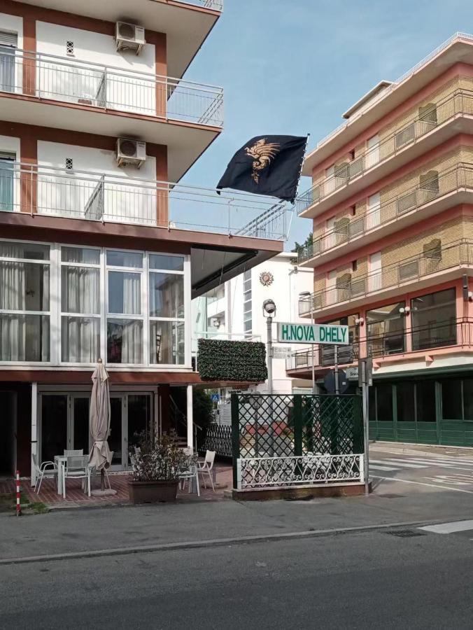 Hotel Nova Dhely Римини Экстерьер фото