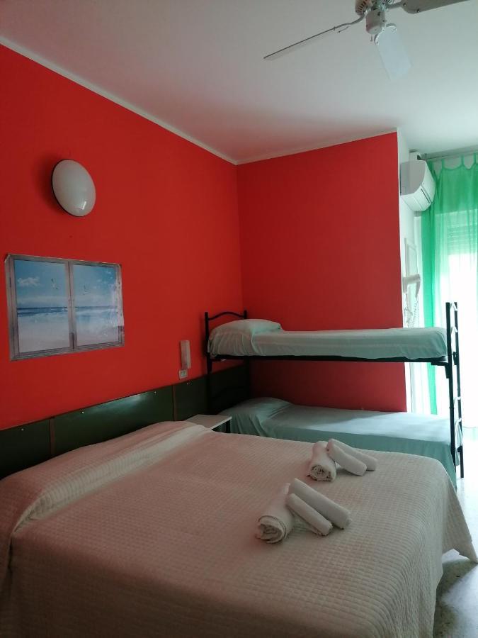 Hotel Nova Dhely Римини Экстерьер фото