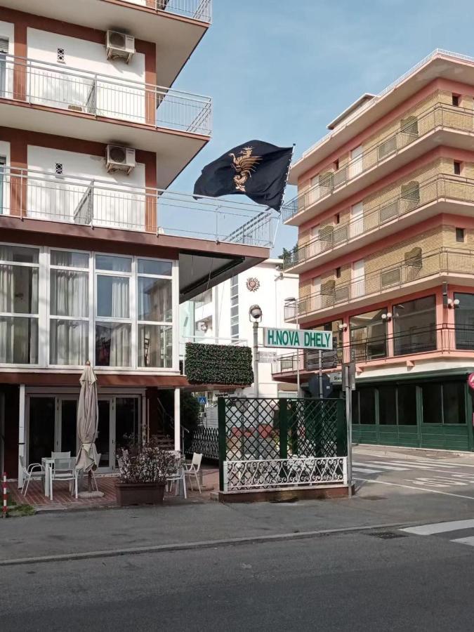 Hotel Nova Dhely Римини Экстерьер фото