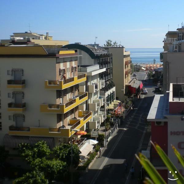 Hotel Nova Dhely Римини Экстерьер фото