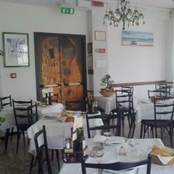 Hotel Nova Dhely Римини Экстерьер фото